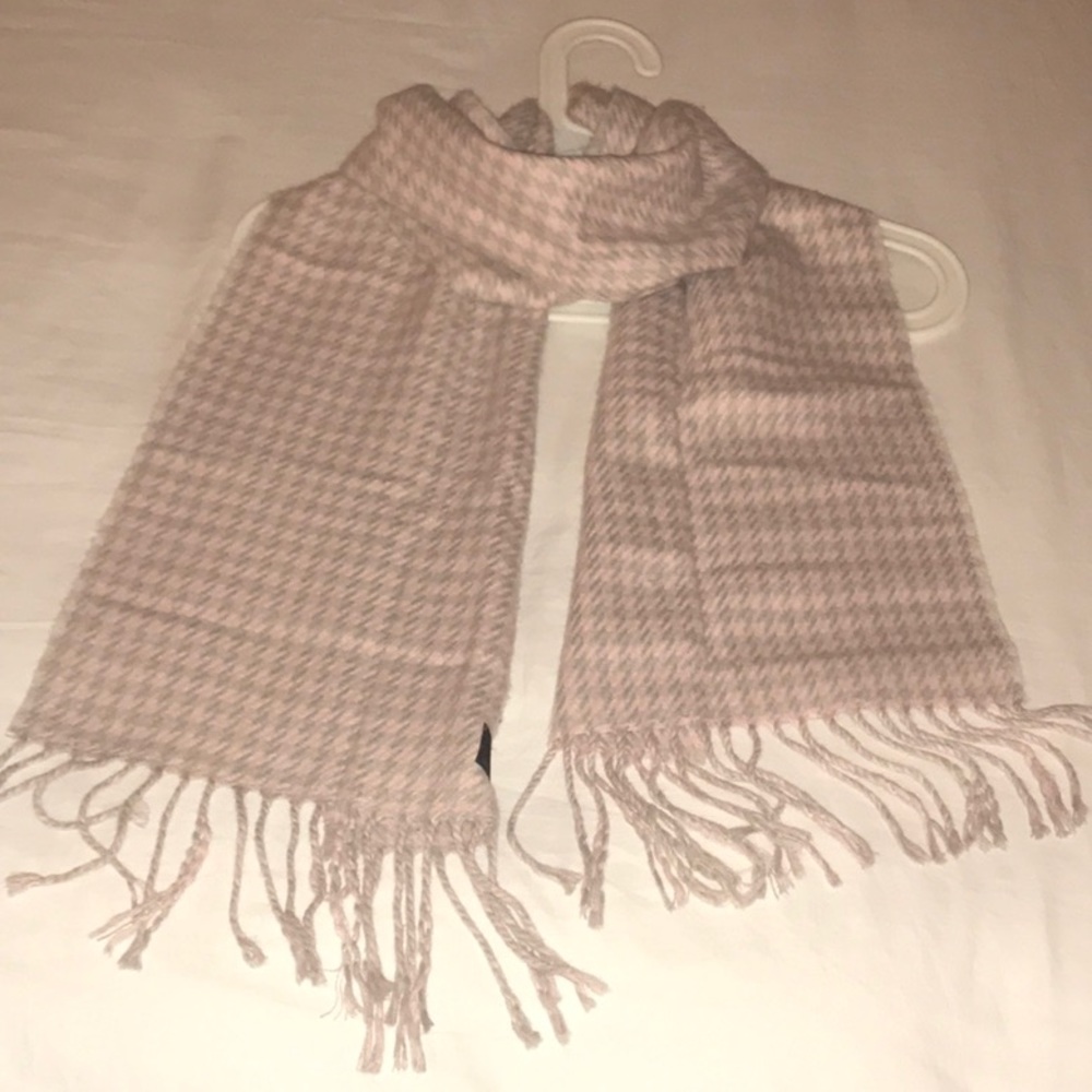 Cashmere Pink and Grey Houndstooth Scarf